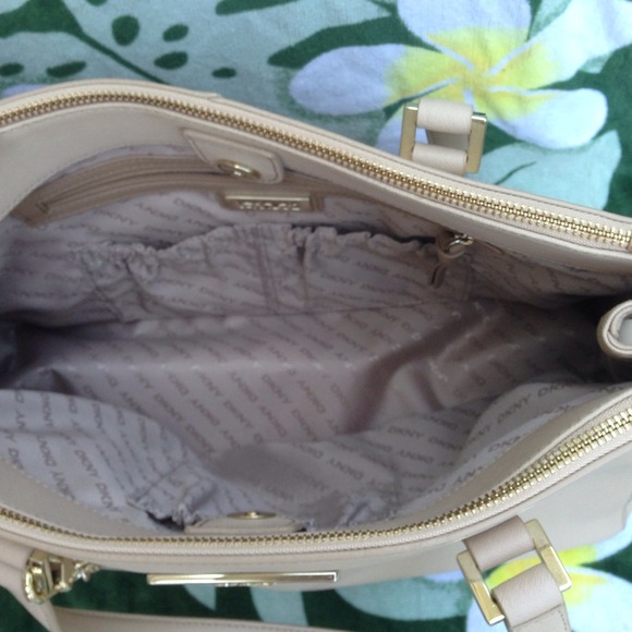 DNKY Handbag - Picture 4 of 4