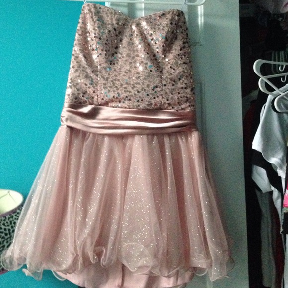 Super pretty homecoming dress!