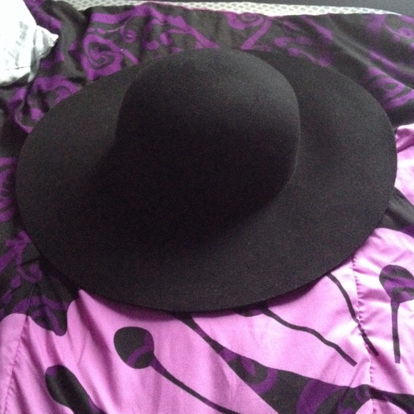 Black wool hat