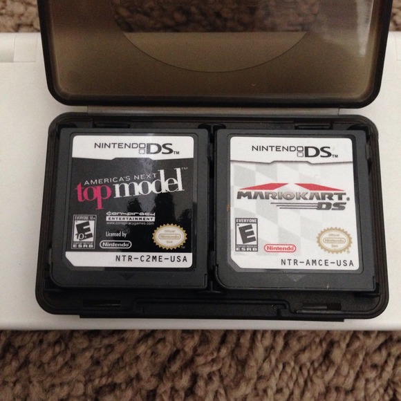 Dsi Nintendo Bundle (White) - Picture 2 of 4
