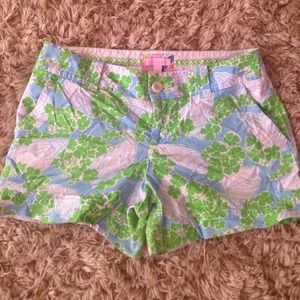 Seashell print Lilly Pulitzer shorts!