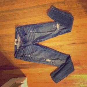Hollister distressed jean