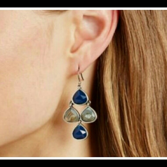 🎉"HP"🎉SALE🚨LUCKY BRAND CHANDELIER EARRINGS NWOT - Picture 2 of 5