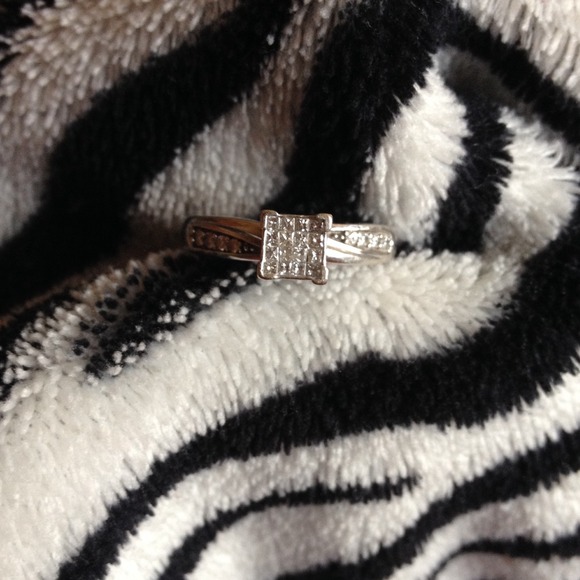 10K diamond engagement ring