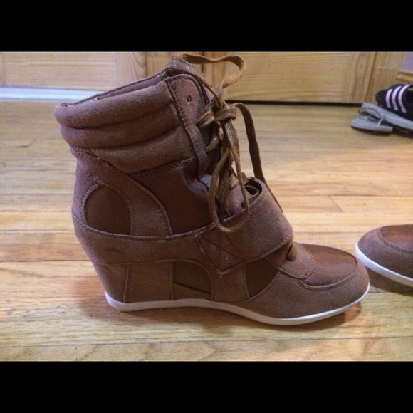 Sneaker wedges