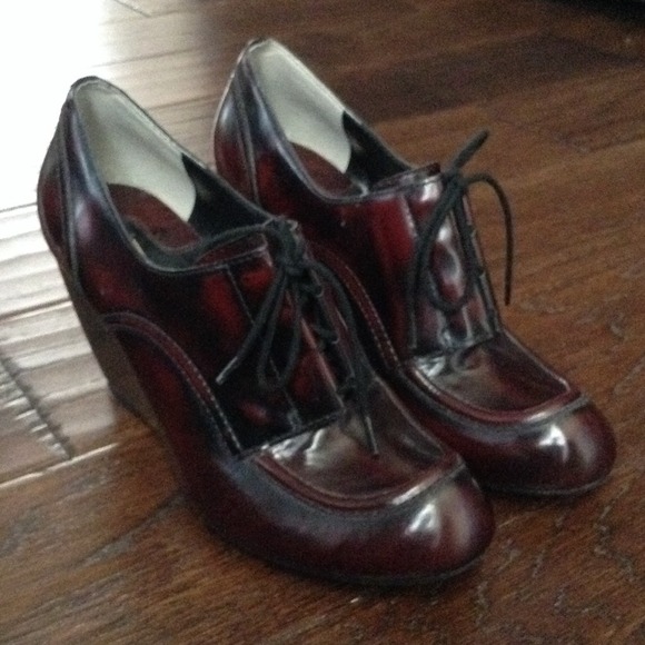 Max Studio Wedge lace up booties