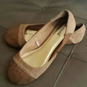 Brown and tan flats/ Arizona jeans bundle