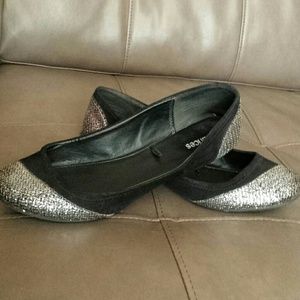 Like new maurices black and silver flats