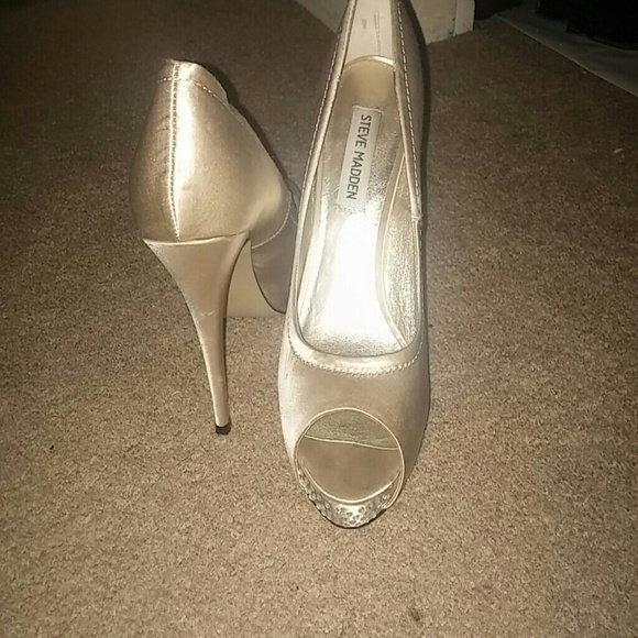🆕 SALE!STUNNING Steve Madden gold pumps✨ - Picture 2 of 4