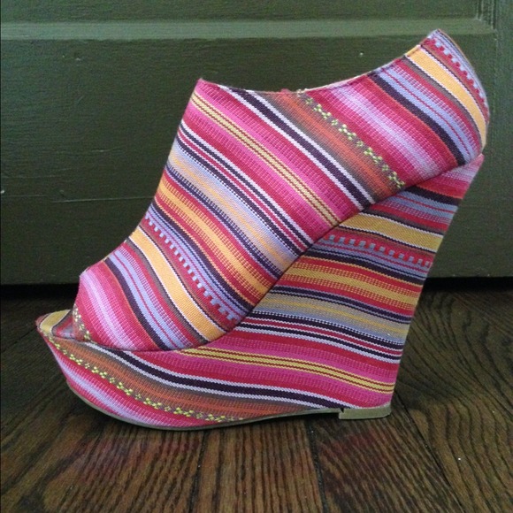 Tribal Print Wedges