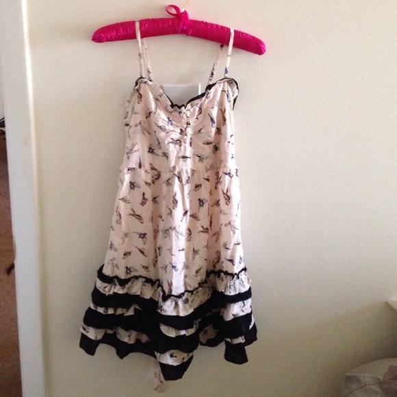 SOLD ❤️ Gorgeous Hummingbird dress