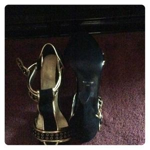 Nine West black and gold suede shoes