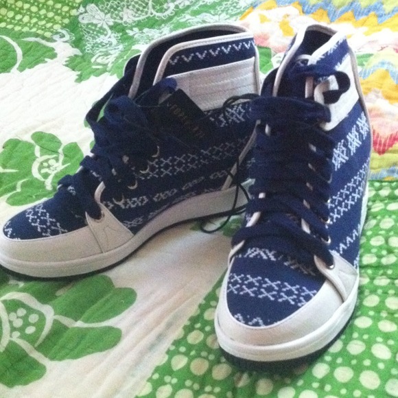 Aztec heel sneakers