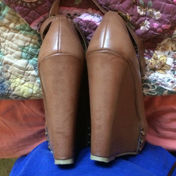 Wedge - Picture 4 of 4