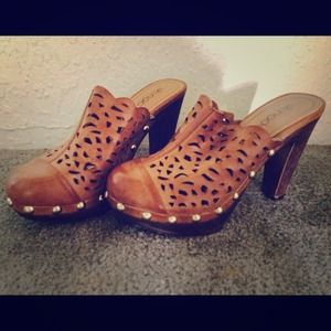 Cutout booties/heel