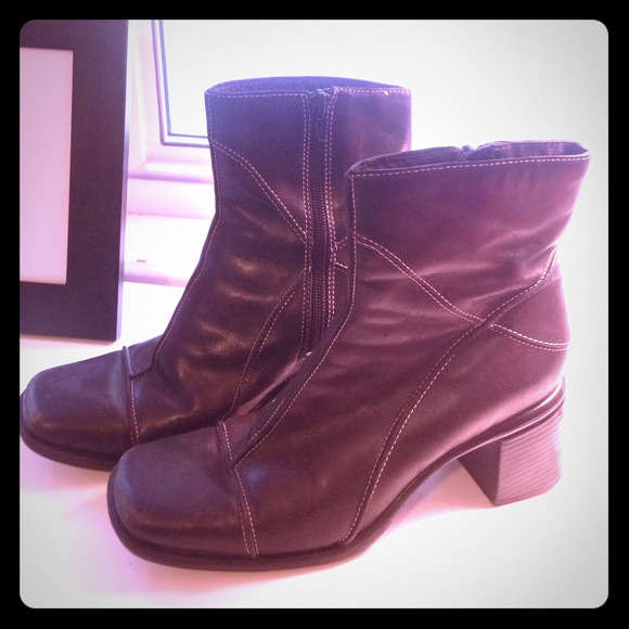 Clarks super comfy short boots