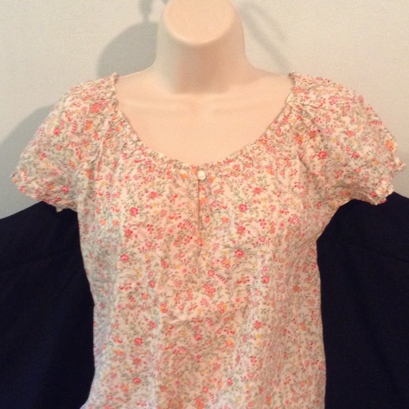 Hollister short sleeve top - Picture 2 of 4