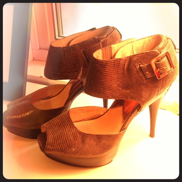 Michael Kors army green heels