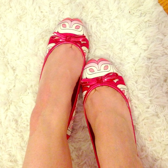 Candies NWOT retro hot pink flats