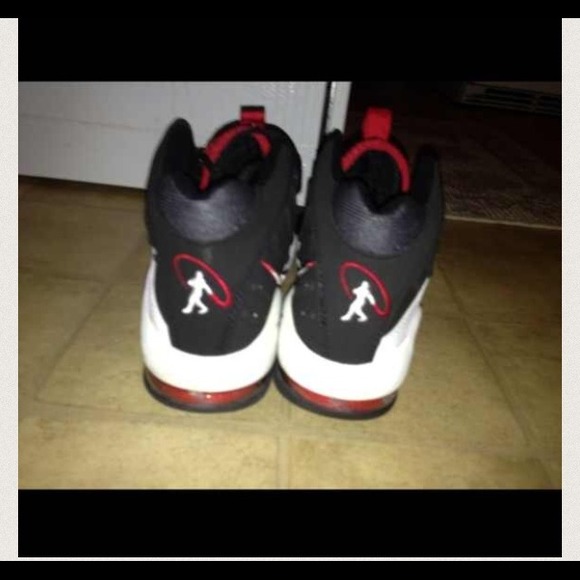 Nikes - Picture 2 of 3