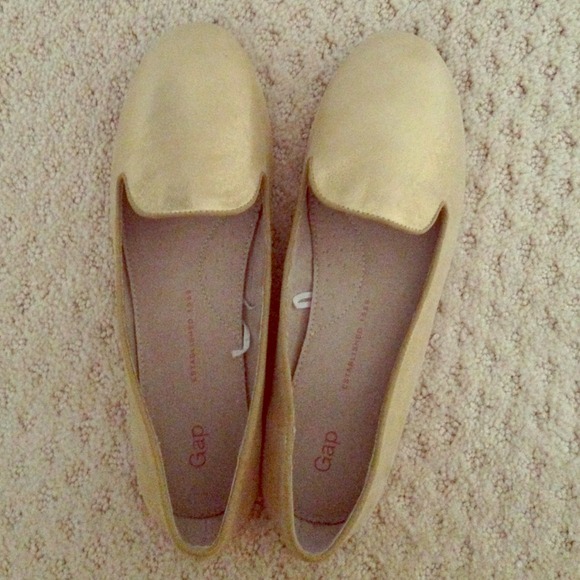 Gap gold flats