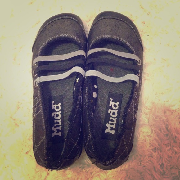 MUDD black flats... Like new!