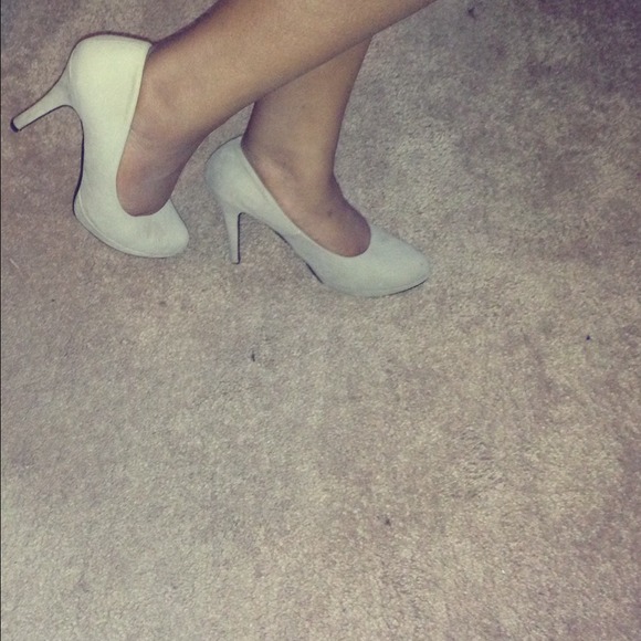 Heels - Picture 2 of 4