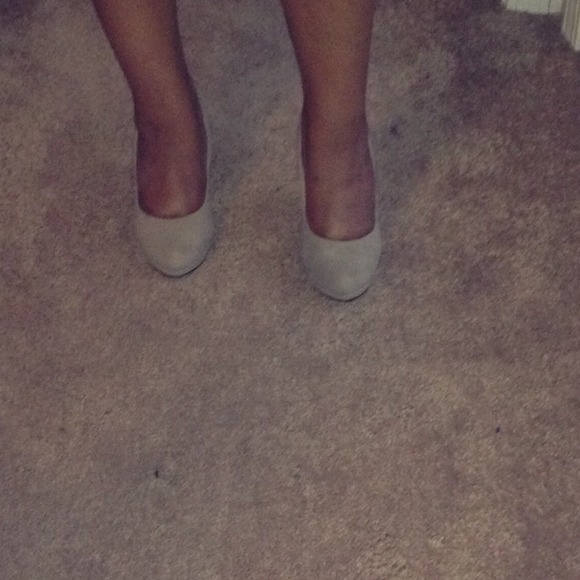 Heels - Picture 3 of 4