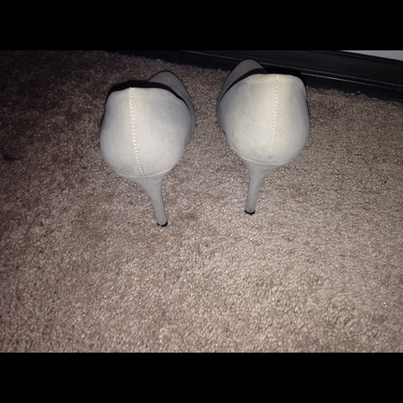 Heels - Picture 4 of 4