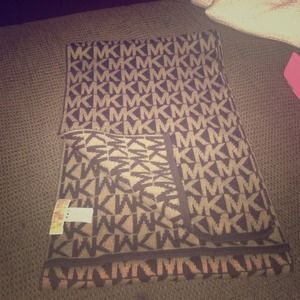 MICHAEL KORS SCARF