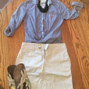 Size 1 Gap favorite khaki mini skirt