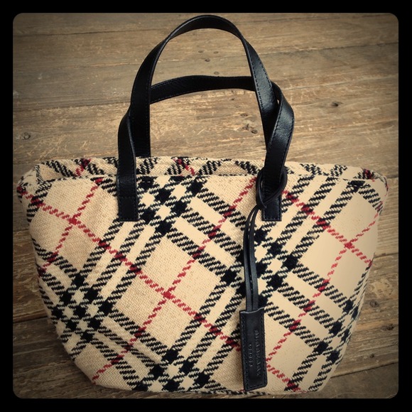 Classic design 'Burberry' wool Purse