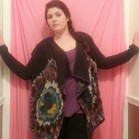 Flower long sleeved shawl