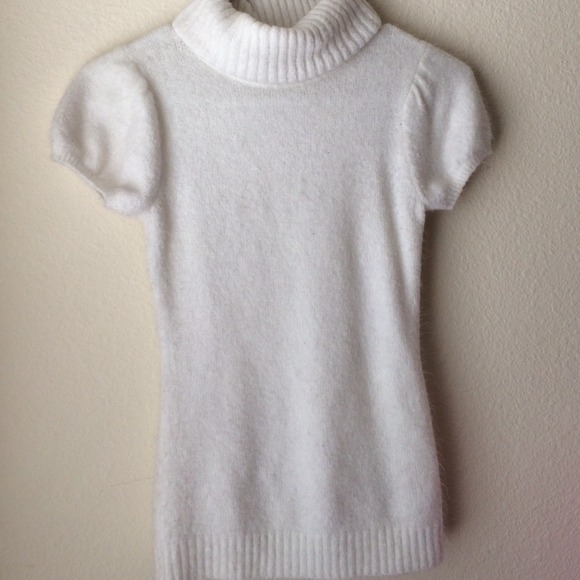 Cream Turtleneck Cap-Sleeve Sweater ☁️☁️