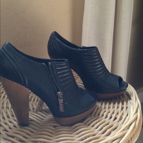 ❤️worn once❤️ Peep Toe Booties