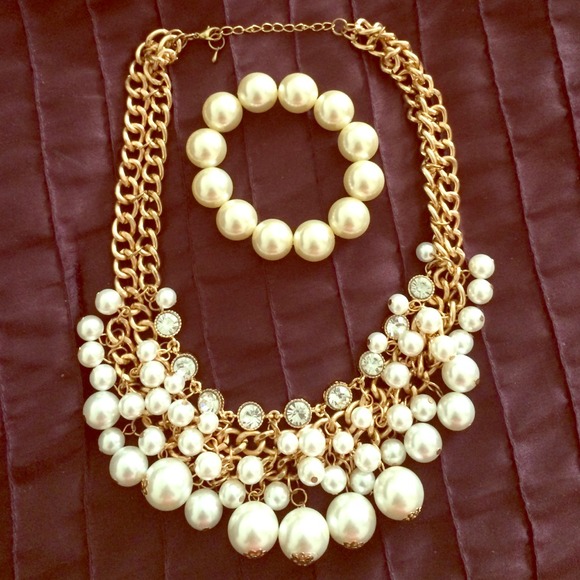 Beautiful pearl necklace and bracelet