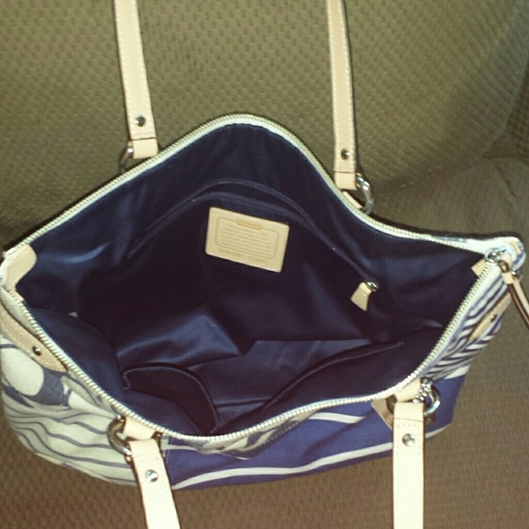 Coach purse - Picture 3 of 4