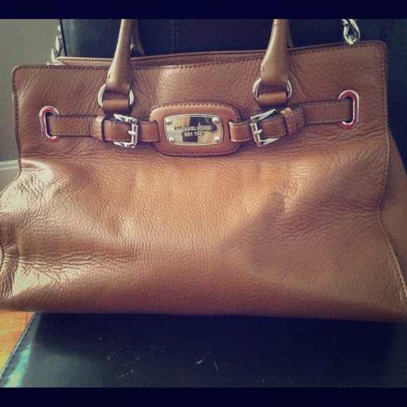 **ON HOLD FOR DEAMRLYN** Michael Kors Handbag!