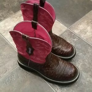 Size 9 Ariat Cowgirl boots