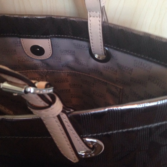 Michael Kors purse Authentic - Picture 3 of 4