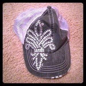 Buckle hat
