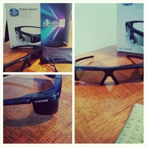 A set of 2 3D Samsung Glasses