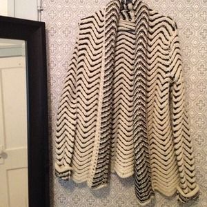 Buckle cozy sweater/cardigan black and white