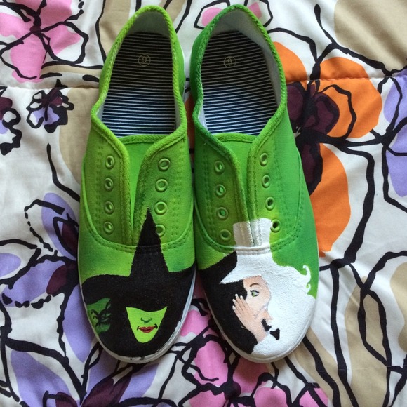 Costum shoes! 👟