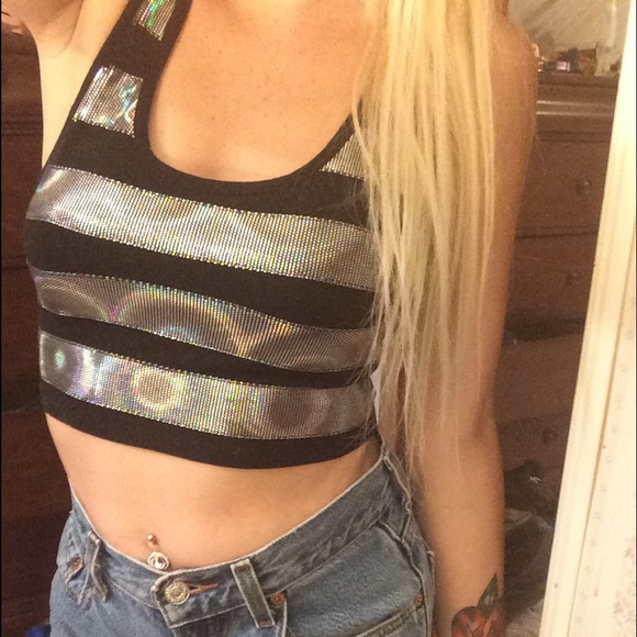 Holographic stripe crop