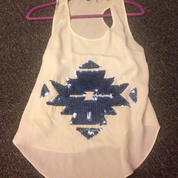 Cute top! If you'd like more pictures let me know.