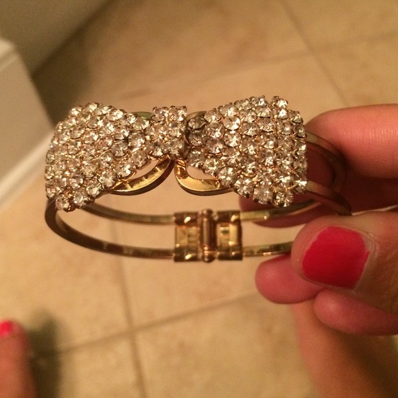 Gold now bracelet