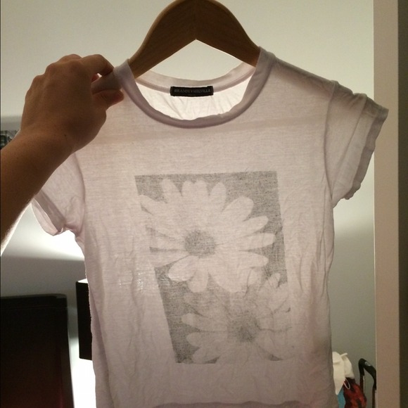 BRANDY MELVILLE TEE - Picture 2 of 3