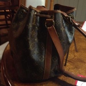 Louis Vuitton petite noe authentic Louis Vuitton petite noe authentic