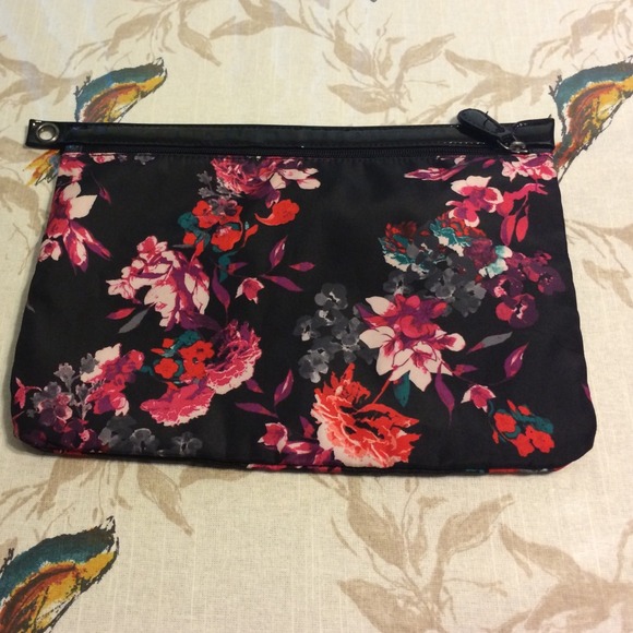 Cute floral wristlet/pouch - Picture 3 of 4